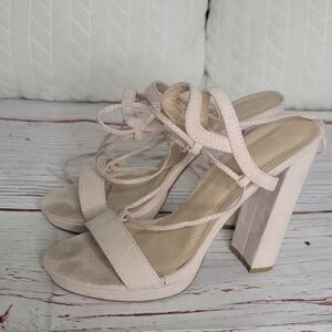 WILD DIVA Beige Suede Platform Platform Sandals Size 7.5